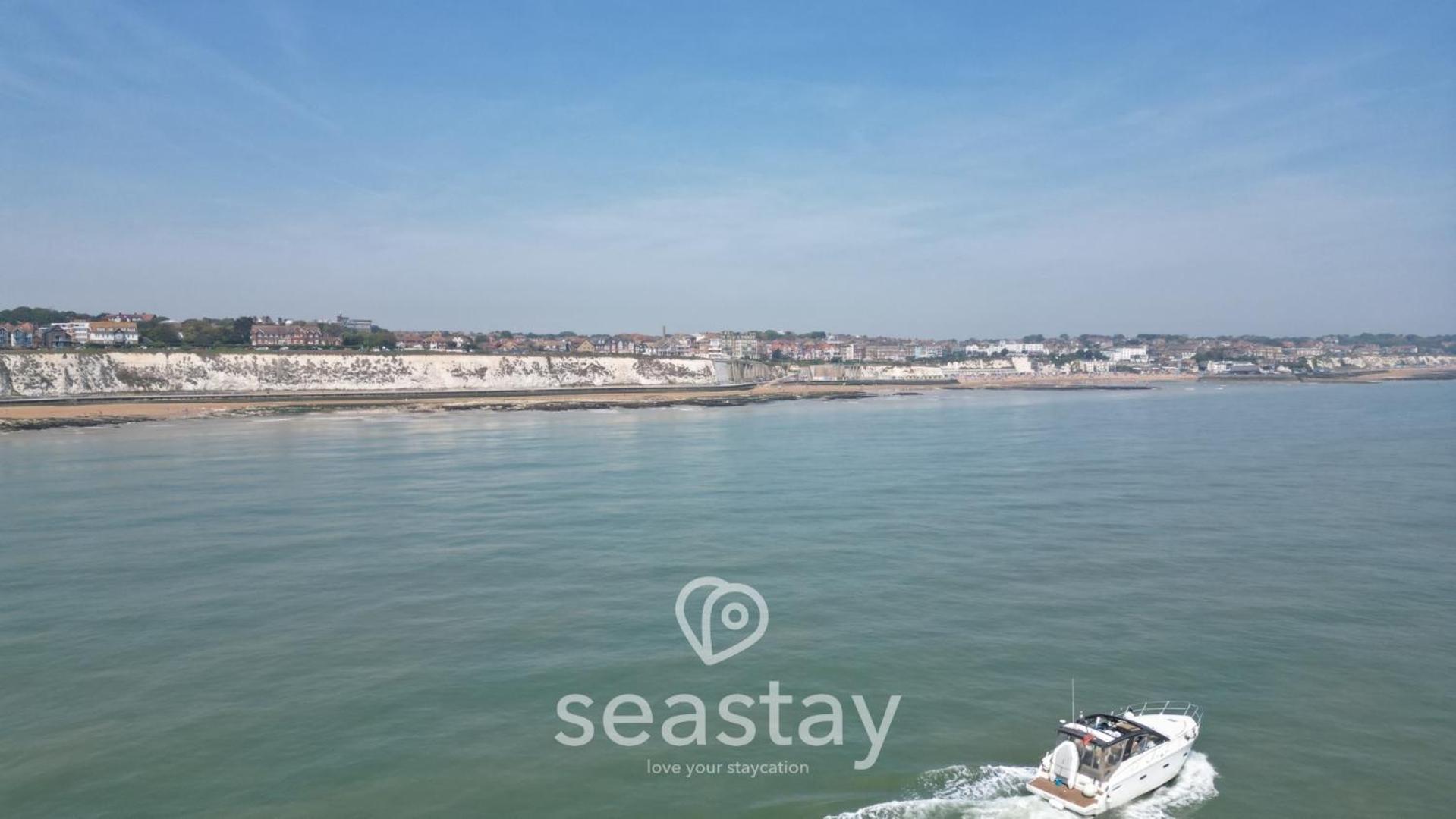 Apartment The Panoramic - Front - No Guest Fees Margate