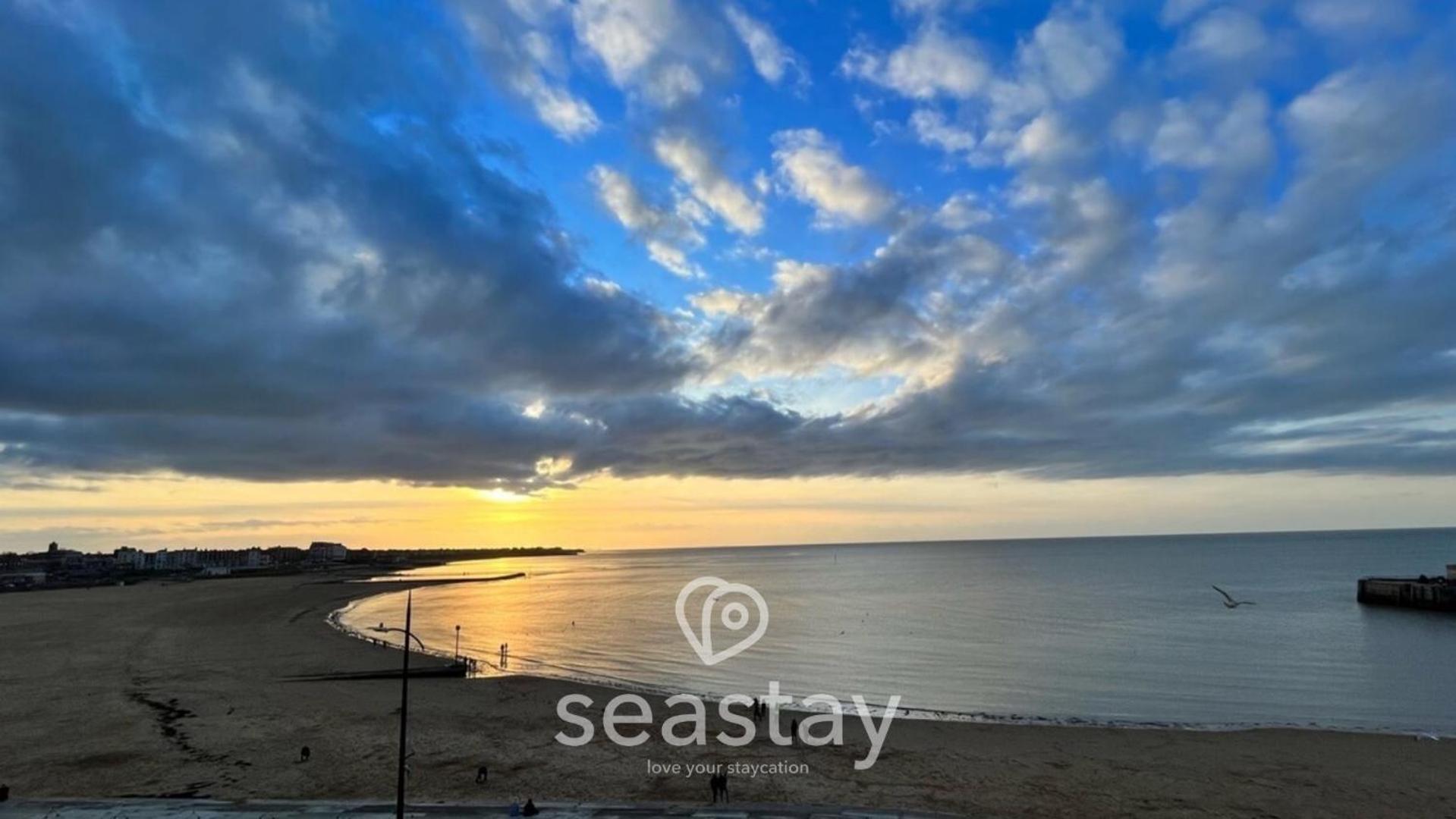 The Panoramic - Front - No Guest Fees Apartment Margate